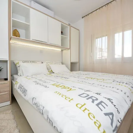 Matanovi Dvori-1 By Interhome Lägenhet