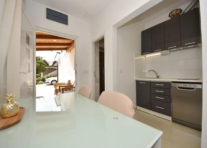 Matanovi Dvori-1 By Interhome * Вир