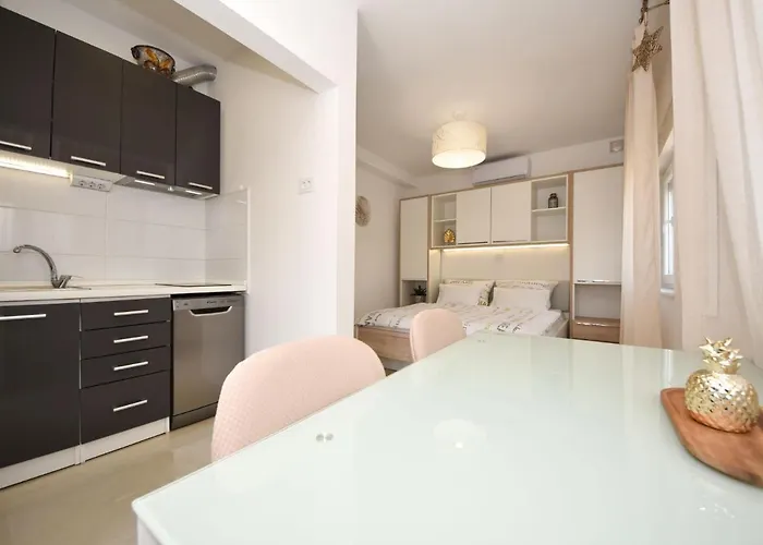 Matanovi Dvori-1 By Interhome Апартаменты *